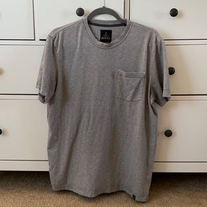 Men’s grey t-shirt